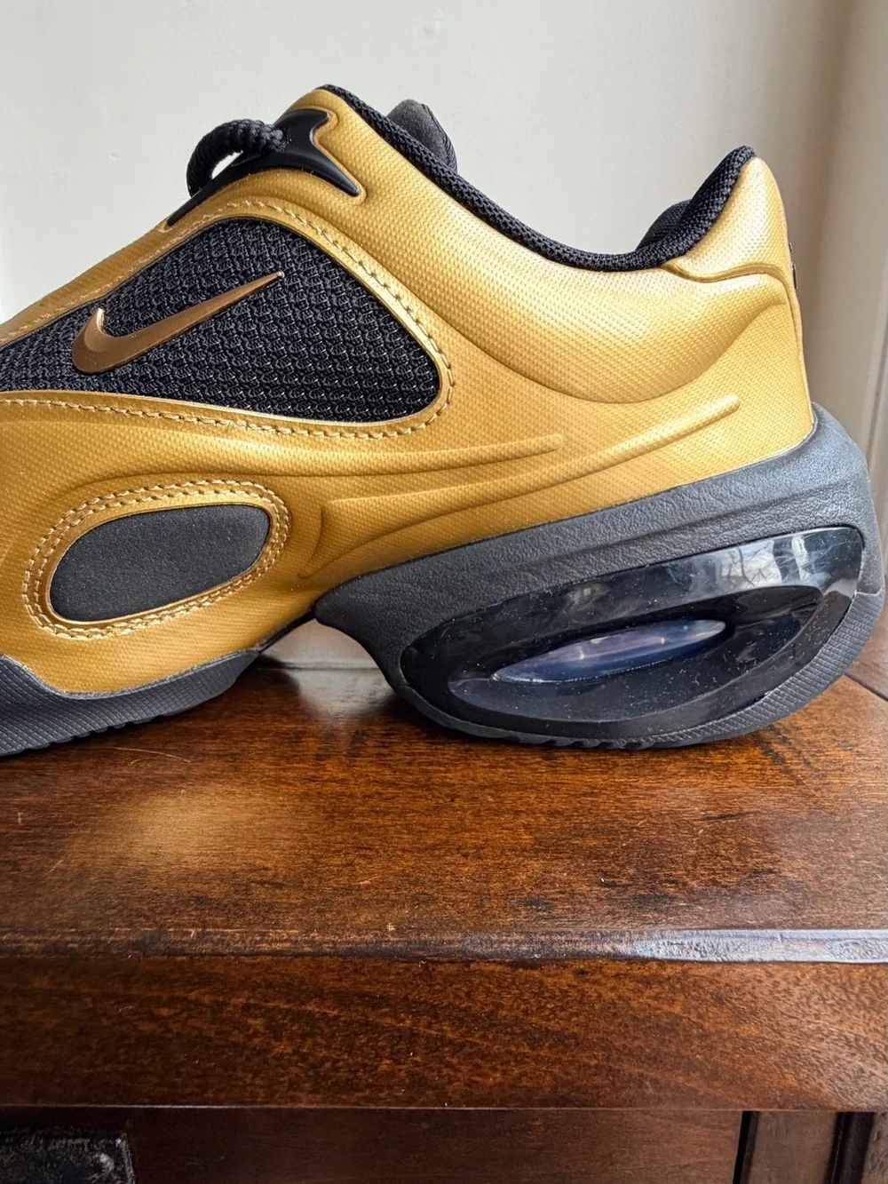 Nike Air Max Muse Metallic Gold Black Mesh Women's Sneakers Sz 9 FV1920-701